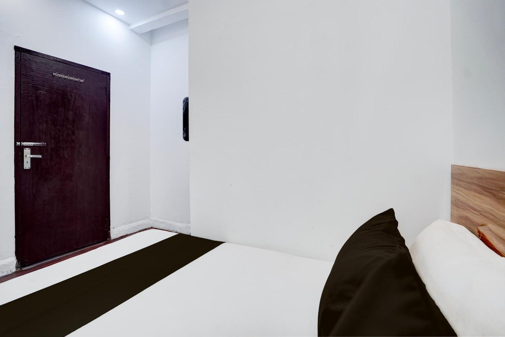 Hotel O Le Empire Stay House New Delhi Exterior foto